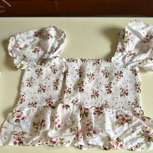 J. Crew | Puff-sleeve Smocked Top in Strawberry Color White Floral Sz L